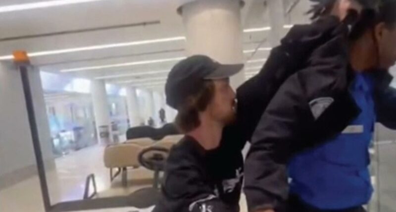Aussie traveler gets wild at LAX, allegedly yanks agentâs hair